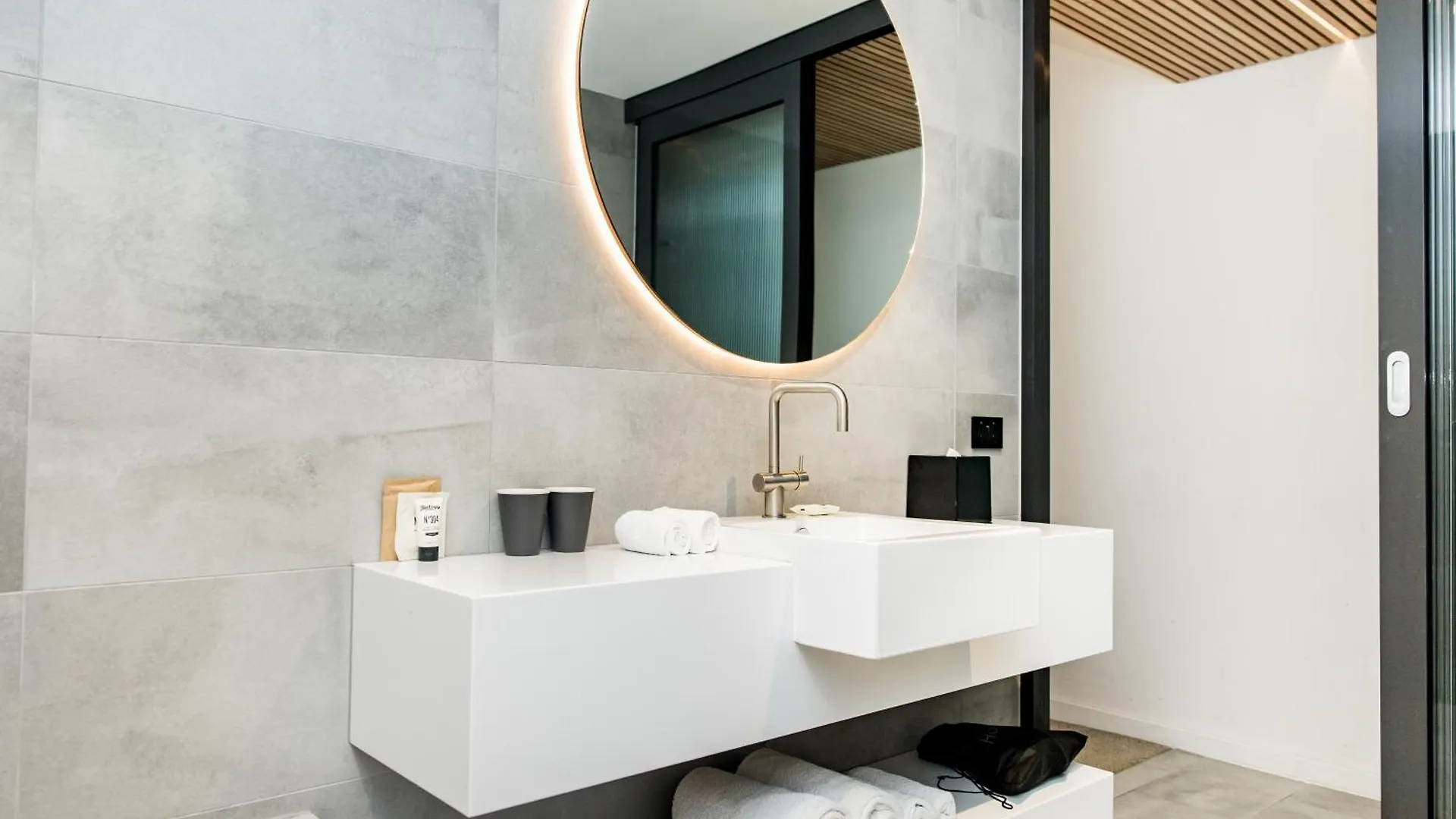 ****  Hotel Quay Perth Australia