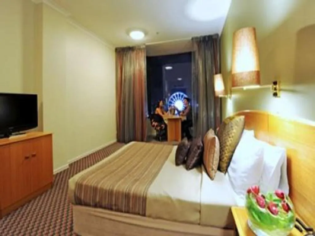 ****  Hotel Quay Perth Australia